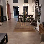 Aparteasy - Monument, Large, Cosy Apartment
